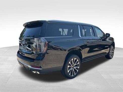 New 2025 Chevrolet Suburban High Country image 5
