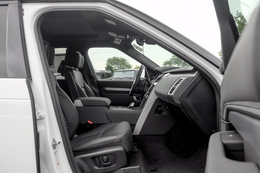 New 2026 Land Rover Discovery Limited Edition AWD/4WD image 21