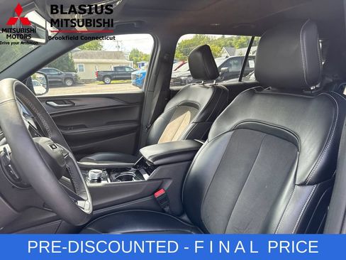 Used 2023 Jeep Grand Cherokee L Laredo AWD/4WD image 13