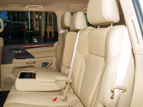 Used 2021 Lexus LX 570 4WD w/ Luxury Package image 23