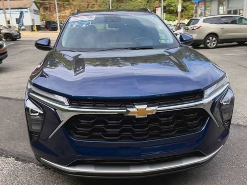 Certified 2024 Chevrolet Trax LT FWD image 3