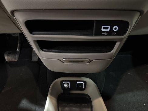 Used 2020 Chrysler Pacifica Touring-L image 27