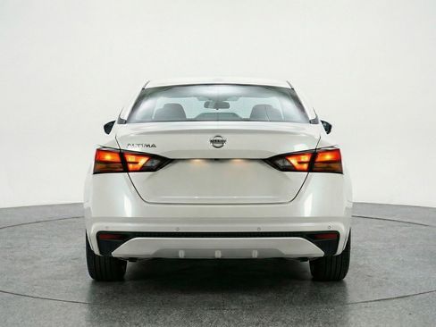 Used 2025 Nissan Altima 2.5 SV image 7