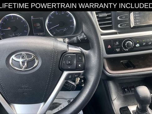 Used 2019 Toyota Highlander LE FWD image 19