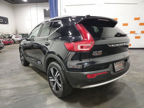 Used 2024 Volvo XC40 B5 Core image 15