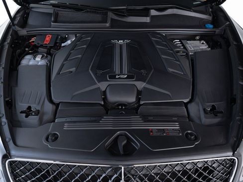 New 2025 Bentley Bentayga V8 image 48