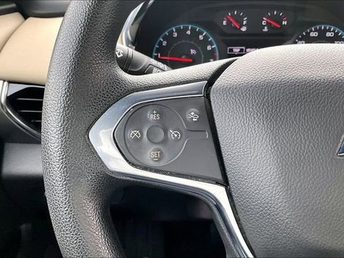 Used 2022 Chevrolet Traverse LS image 11