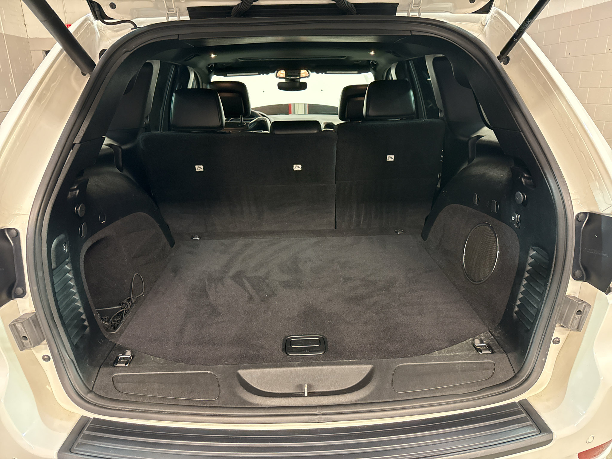 Used 2019 Jeep Grand Cherokee Altitude AWD/4WD image 32