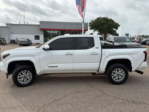 Used 2024 Toyota Tacoma SR5 AWD/4WD image 6