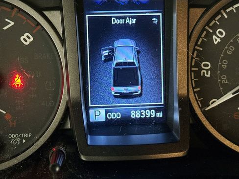 Used 2017 Toyota Tacoma TRD Off-Road w/ Premium & Technology Package image 10