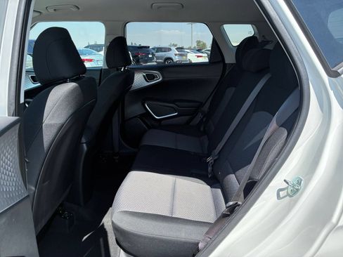 Used 2025 Kia Soul LX w/ LX Technology Package FWD image 19