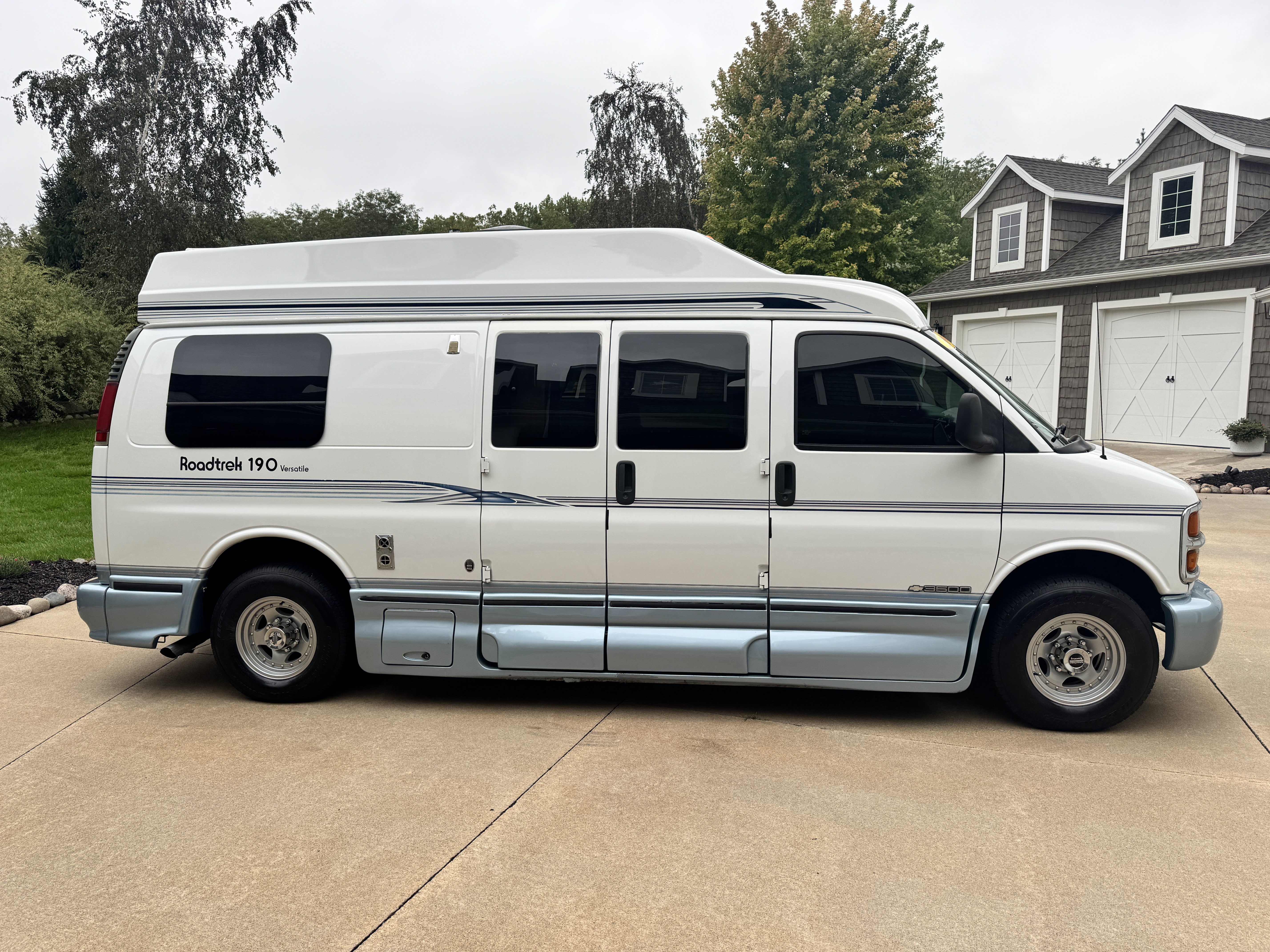 Used 2002 Chevrolet Express 3500 Extended w/ Preferred Equipment Group 2 RWD image 5