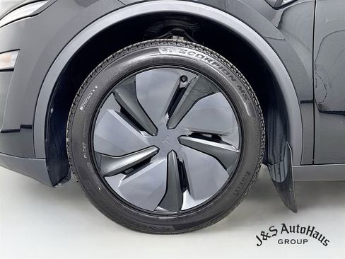 Used 2026 Tesla Model Y Long Range image 38