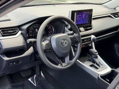 Used 2024 Toyota RAV4 XLE FWD image 19