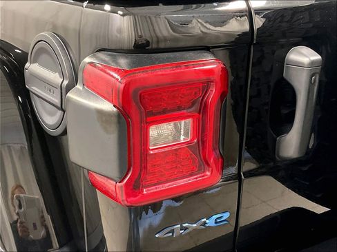 Used 2021 Jeep Wrangler Unlimited Rubicon 4xe w/ Steel Bumper Group image 33