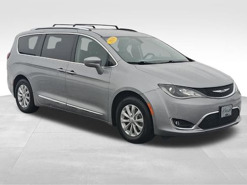 Used 2019 Chrysler Pacifica Touring-L image 3