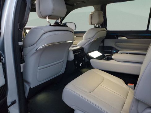 Certified 2025 Jeep Grand Wagoneer 4WD image 7