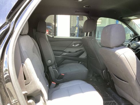 Used 2023 Chevrolet Traverse LT FWD image 6