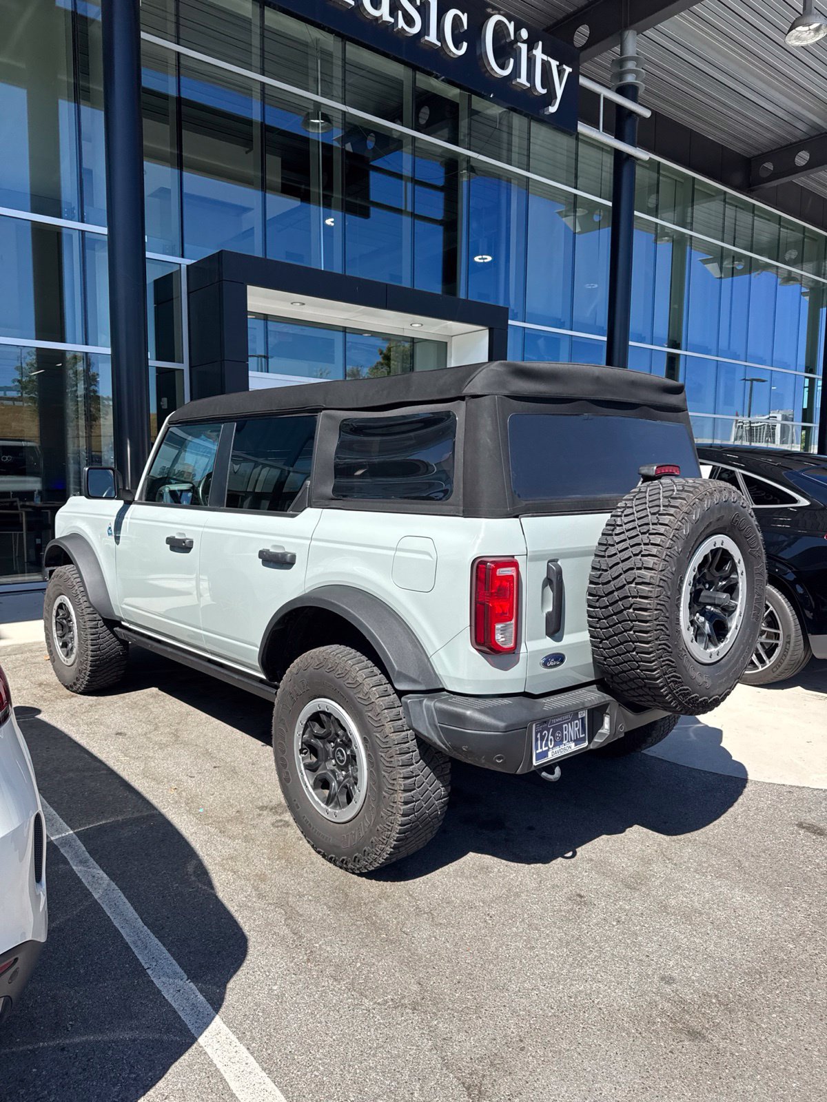 Used 2024 Ford Bronco Black Diamond w/ Sasquatch Package AWD/4WD image 4