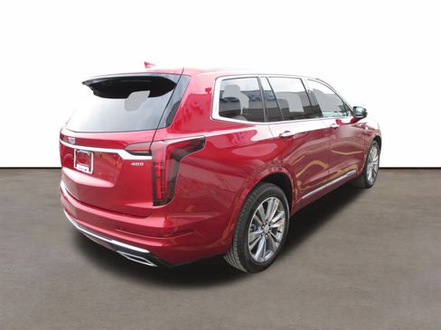 Used 2025 Cadillac XT6 Premium Luxury image 5