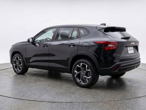 Used 2025 Chevrolet Trax LT FWD image 6