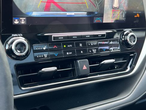 Used 2022 Toyota Highlander Platinum image 22