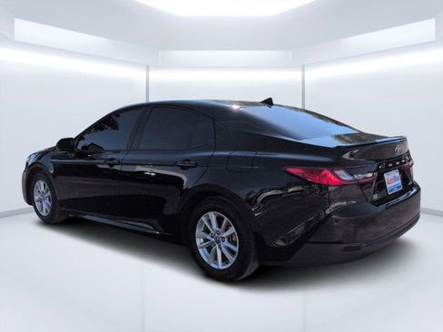 Used 2025 Toyota Camry LE w/ Convenience Package FWD image 5