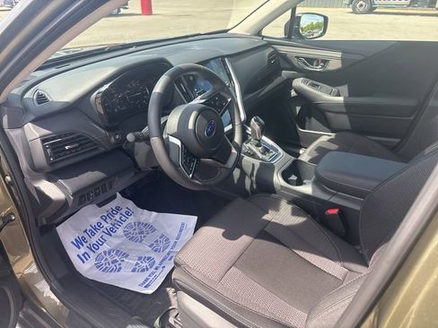 Used 2025 Subaru Outback Premium AWD/4WD image 18