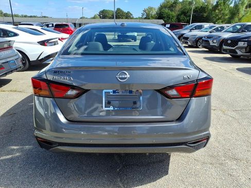 Used 2024 Nissan Altima 2.5 SV image 4
