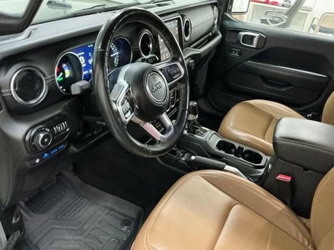 Used 2022 Jeep Wrangler Unlimited Sahara w/ Cold Weather Group AWD/4WD image 17
