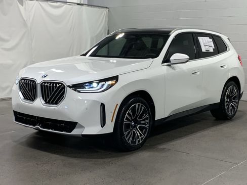 Used 2026 BMW X3 xDrive30 w/ Premium Package image 3