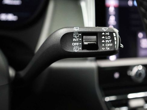 Certified 2026 Porsche Macan image 30