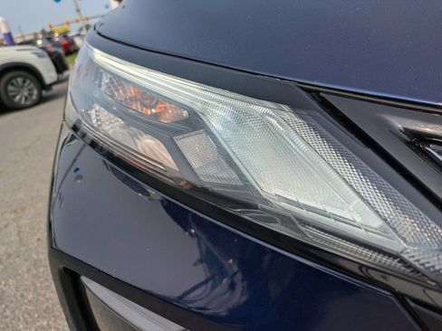 Certified 2025 Nissan Rogue SV FWD image 11