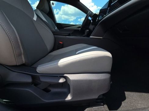 Used 2025 Toyota Camry SE image 19