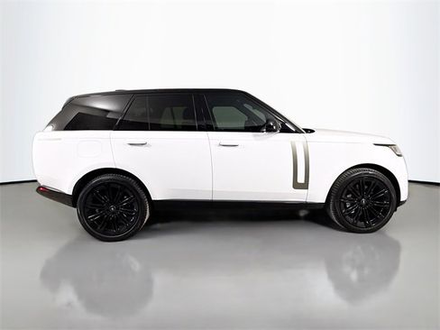 Certified 2023 Land Rover Range Rover SE image 4