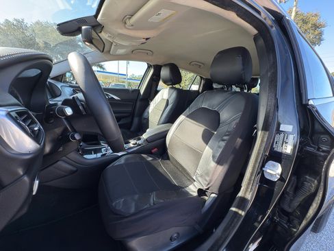 Used 2017 INFINITI QX30 AWD image 12