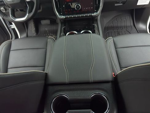 Used 2026 GMC Yukon Elevation w/ Elevation Premium Package AWD/4WD image 28