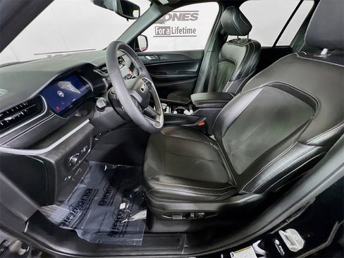 Used 2023 Jeep Grand Cherokee Altitude image 25