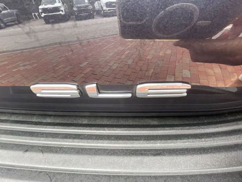 Used 2023 GMC Yukon XL SLE RWD image 33