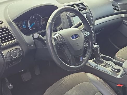 Used 2018 Ford Explorer XLT w/ Equipment Group 202A AWD/4WD image 7
