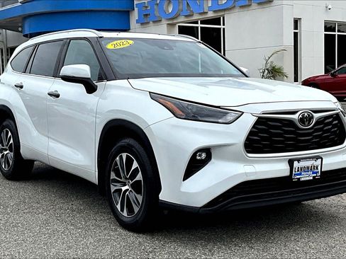 Used 2023 Toyota Highlander XLE AWD/4WD image 11