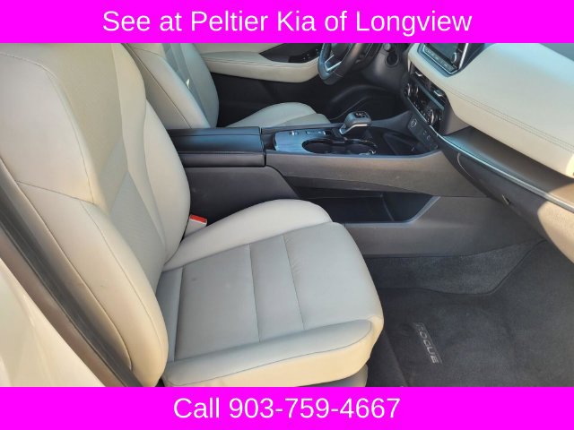 Used 2023 Nissan Rogue SV w/ SV Premium B Package FWD image 10