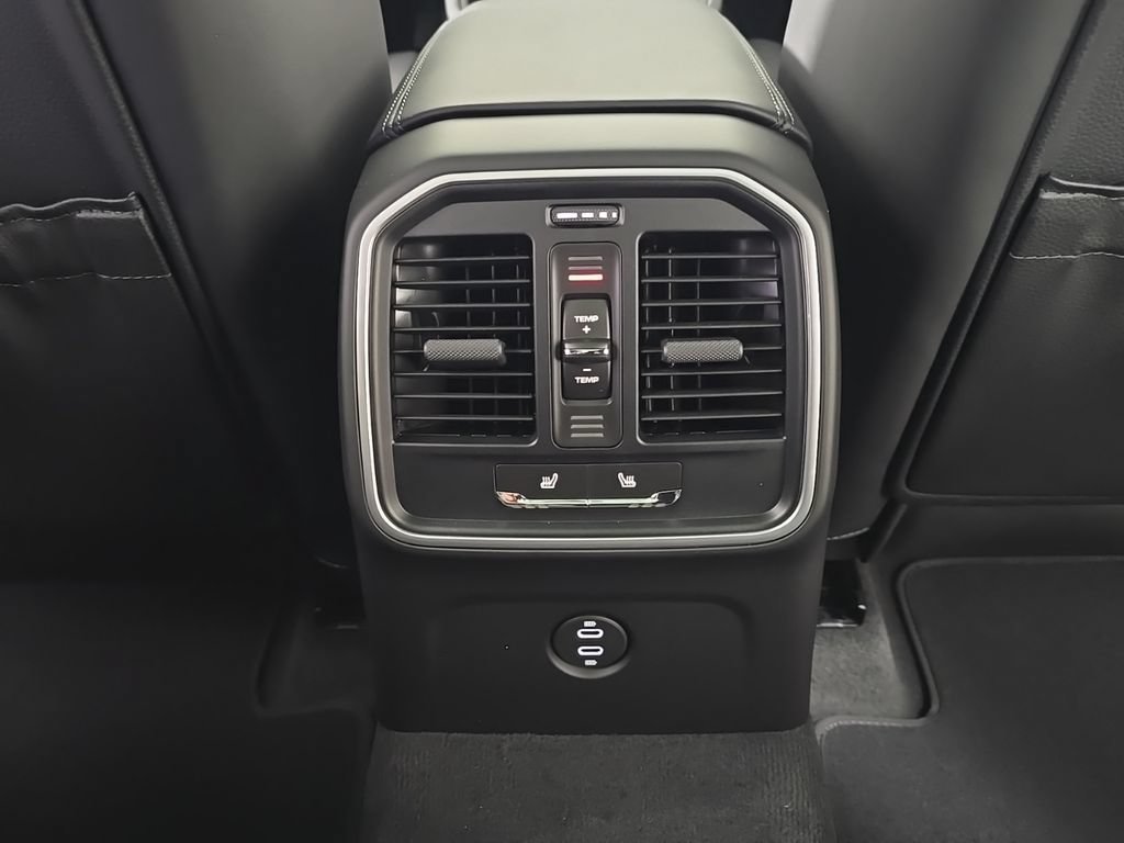 Certified 2026 Porsche Macan AWD/4WD image 26