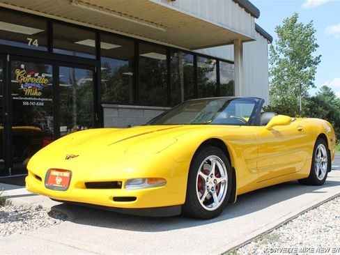 Used 2004 Chevrolet Corvette Convertible w/ Preferred Equipment Group RWD image 8