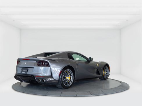 Used 2022 Ferrari 812 GTS RWD image 5