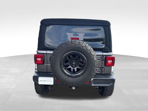 Used 2018 Jeep Wrangler Unlimited Sahara AWD/4WD image 6