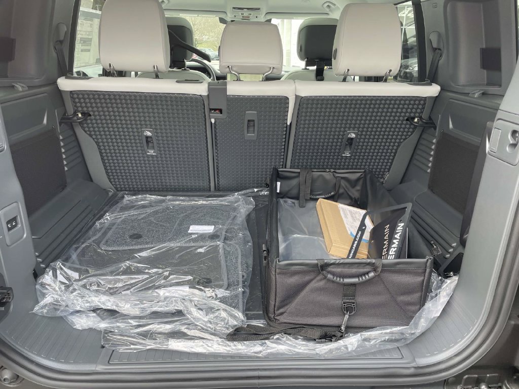 New 2026 Land Rover Defender 110 S AWD/4WD image 18