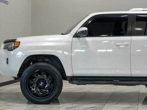 Used 2017 Toyota 4Runner SR5 RWD image 17