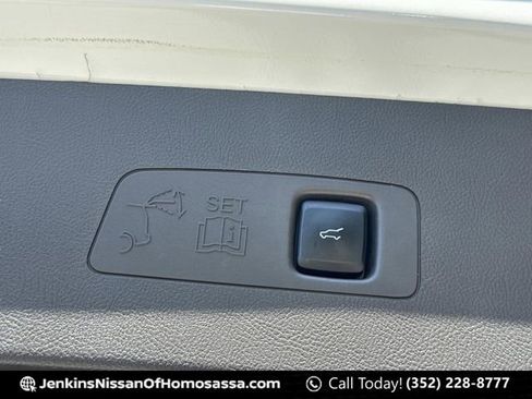 Used 2020 Lincoln Corsair FWD w/ Premium Package image 18