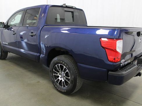 Used 2022 Nissan Titan SV image 7
